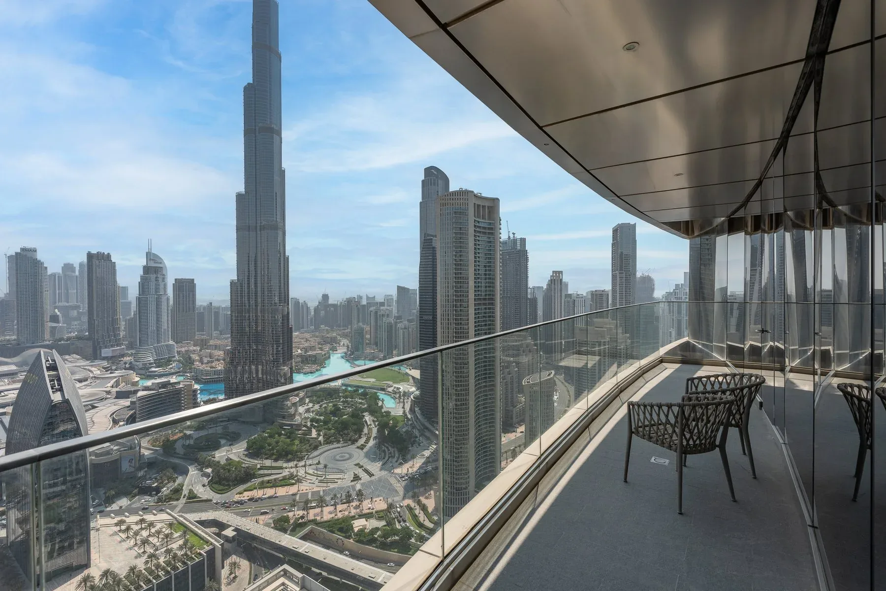 Upgraded Penthouse at Sky Views — photograph 1