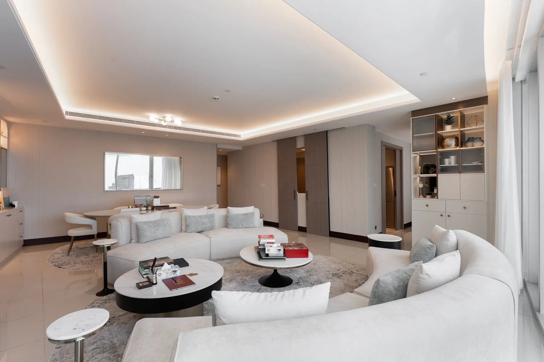Upgraded Penthouse at Sky Views — photograph 4