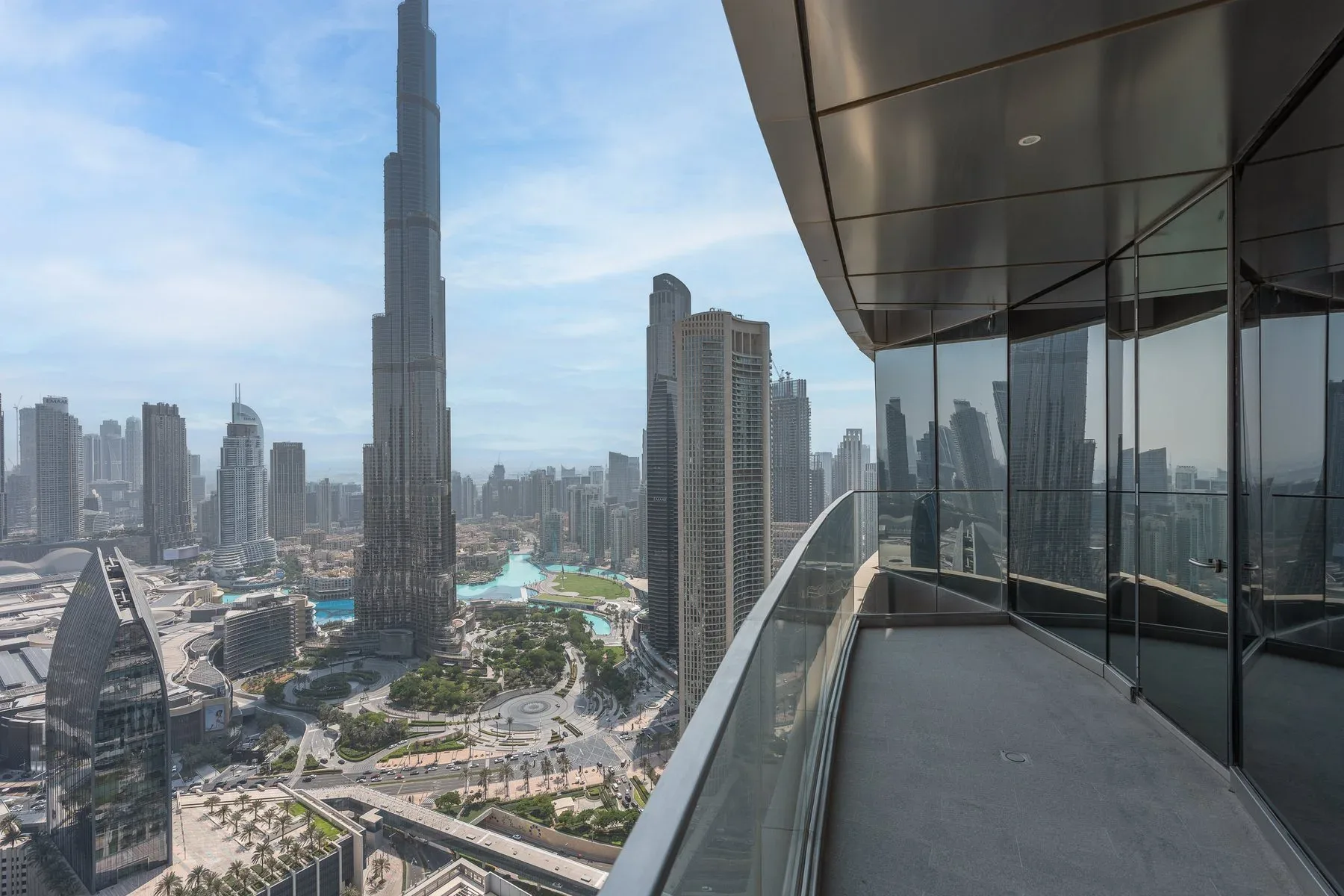 Upgraded Penthouse at Sky Views — photograph 9