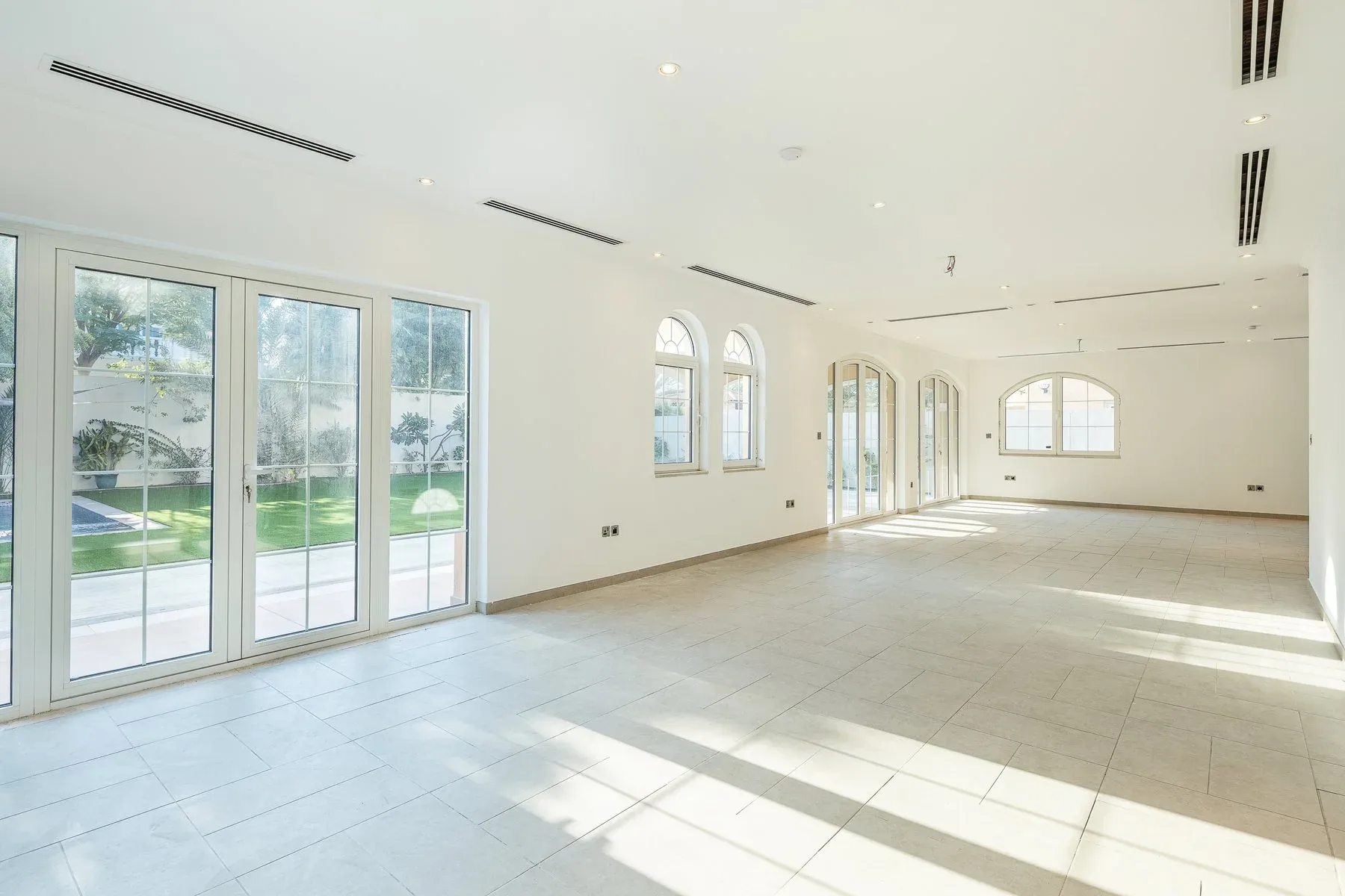 Five-Bedroom Legacy Villa Near Tennis Courts — photograph 3