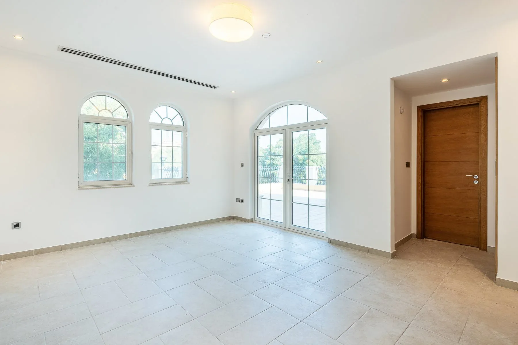 Five-Bedroom Legacy Villa Near Tennis Courts — photograph 9